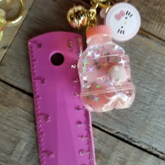 Hello Kitty Key Chain Floating Oil Liquid Acrylic Bottle Key Chain New - Picture 8 of 10
